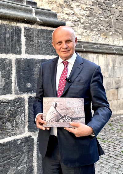 Michal Horáček_Pozemský prach
